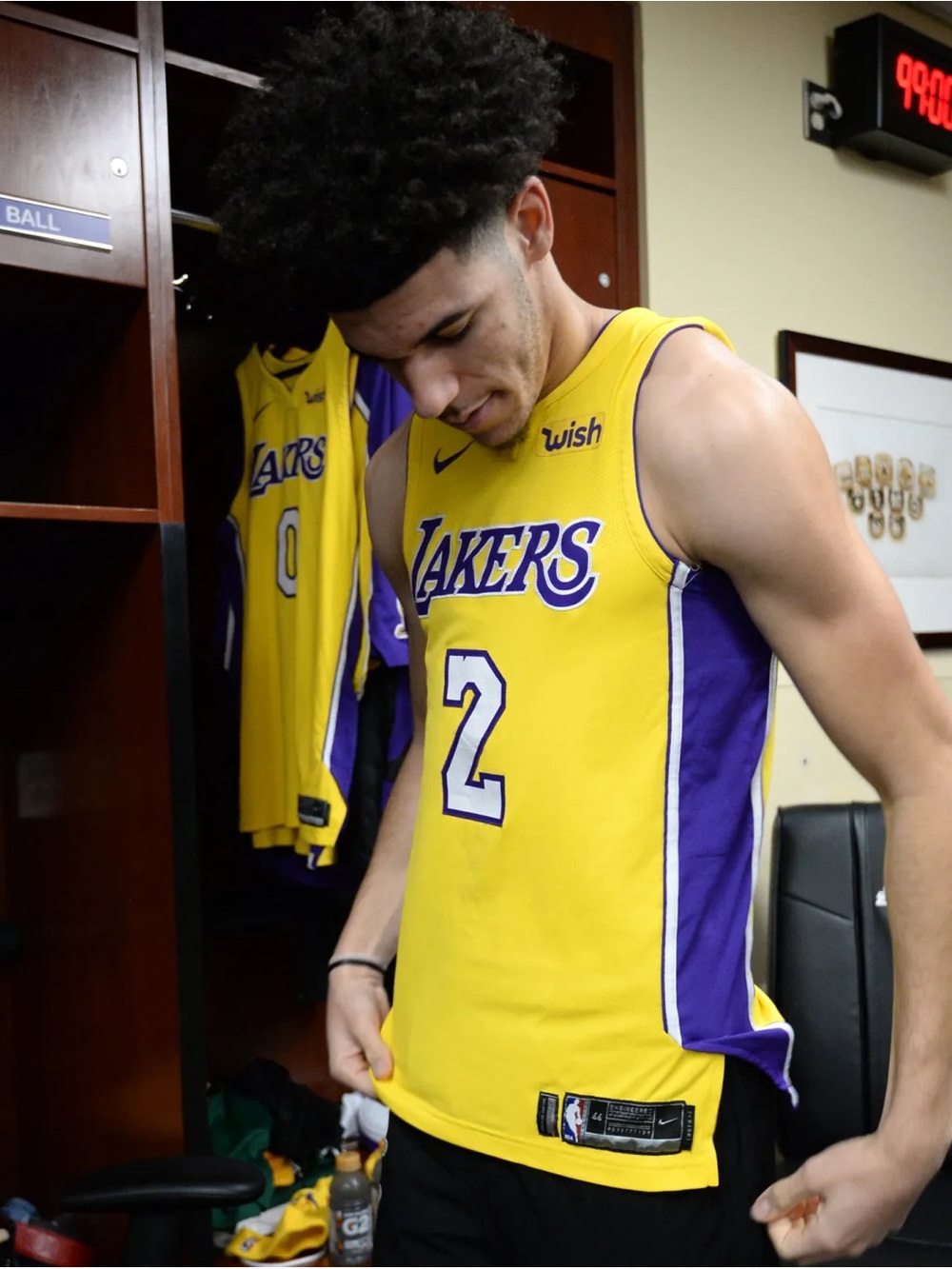 Nike Los Angeles Lakers #2 Yellow Basketball Jersey - Ball - Picture 2 of 3